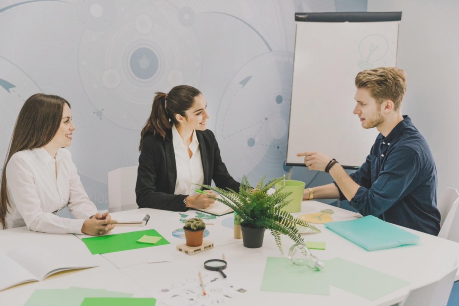 Espace de travail collaboratif montrant notre approche créative des finances